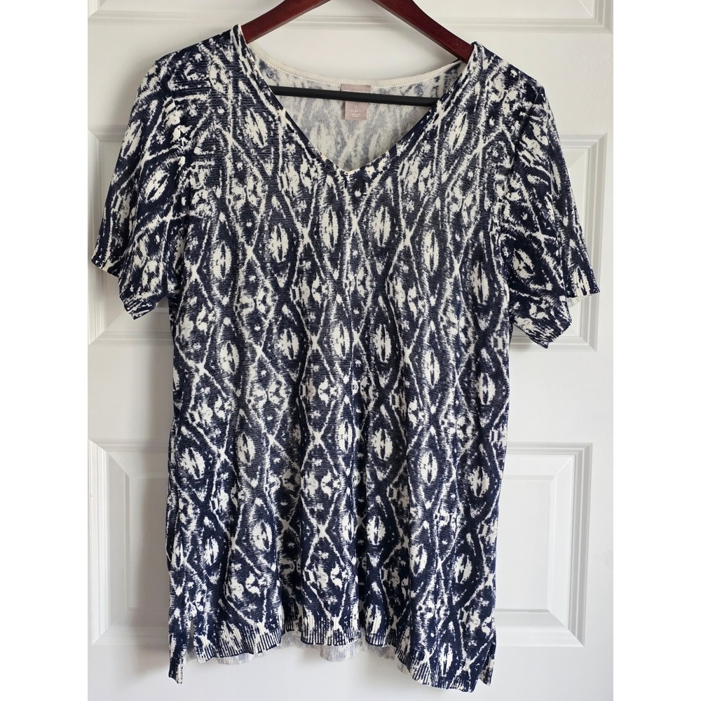 Chicos Ikat Diamond Knit Top Navy Blue White V-Neck Short Sleeve Size 2 Large